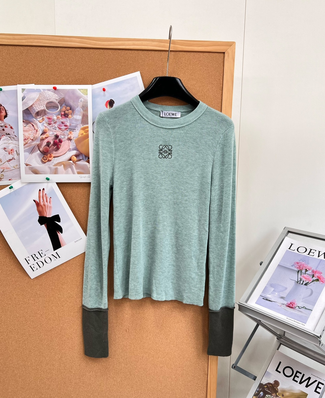 🆕Loewe 26早秋拼色袖刺绣针织长袖🍃经典Anagram刺绣logo，简约低调，辨识度拉满 圆领基础版型，搭配撞色拼