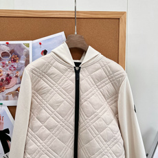🆕Moncler菱格拼接连帽羽绒服外套,秋冬轻量保暖神器✨ 26秋冬新款,菱格绗缝衣身+针织袖拼接设计,兼顾保暖与松弛感 🆕Moncler菱格拼接连帽羽绒服外套,秋冬轻量保暖神器✨ 26秋冬新款,菱格绗缝衣身+针织袖拼接设计,兼顾保暖与松弛感
