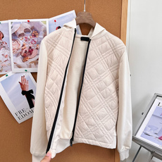 🆕Moncler菱格拼接连帽羽绒服外套,秋冬轻量保暖神器✨ 26秋冬新款,菱格绗缝衣身+针织袖拼接设计,兼顾保暖与松弛感 🆕Moncler菱格拼接连帽羽绒服外套,秋冬轻量保暖神器✨ 26秋冬新款,菱格绗缝衣身+针织袖拼接设计,兼顾保暖与松弛感