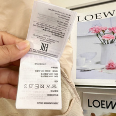 🆕Moncler菱格拼接连帽羽绒服外套,秋冬轻量保暖神器✨ 26秋冬新款,菱格绗缝衣身+针织袖拼接设计,兼顾保暖与松弛感 🆕Moncler菱格拼接连帽羽绒服外套,秋冬轻量保暖神器✨ 26秋冬新款,菱格绗缝衣身+针织袖拼接设计,兼顾保暖与松弛感