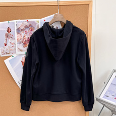 🆕Moncler菱格拼接连帽羽绒服外套,秋冬轻量保暖神器✨ 26秋冬新款,菱格绗缝衣身+针织袖拼接设计,兼顾保暖与松弛感 🆕Moncler菱格拼接连帽羽绒服外套,秋冬轻量保暖神器✨ 26秋冬新款,菱格绗缝衣身+针织袖拼接设计,兼顾保暖与松弛感