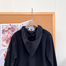 🆕Moncler菱格拼接连帽羽绒服外套,秋冬轻量保暖神器✨ 26秋冬新款,菱格绗缝衣身+针织袖拼接设计,兼顾保暖与松弛感 🆕Moncler菱格拼接连帽羽绒服外套,秋冬轻量保暖神器✨ 26秋冬新款,菱格绗缝衣身+针织袖拼接设计,兼顾保暖与松弛感