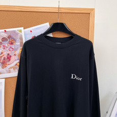 🆕DIOR新款极简刺绣圆领长袖T恤,高级感基础款永不过时🖤🤍黑白两色经典选择,简约耐看的基础长袖,质感直接拉满! 100 🆕DIOR新款极简刺绣圆领长袖T恤,高级感基础款永不过时🖤🤍黑白两色经典选择,简约耐看的基础长袖,质感直接拉满! 100