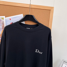 🆕DIOR新款极简刺绣圆领长袖T恤,高级感基础款永不过时🖤🤍黑白两色经典选择,简约耐看的基础长袖,质感直接拉满! 100 🆕DIOR新款极简刺绣圆领长袖T恤,高级感基础款永不过时🖤🤍黑白两色经典选择,简约耐看的基础长袖,质感直接拉满! 100