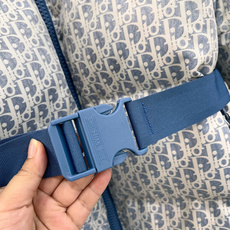 🆕Dior26秋冬Oblique老花收腰棉服,蓝白老花太绝了,经典Oblique满印老花自带复古轻奢氛围感 浅蓝底色温柔 🆕Dior26秋冬Oblique老花收腰棉服,蓝白老花太绝了,经典Oblique满印老花自带复古轻奢氛围感 浅蓝底色温柔