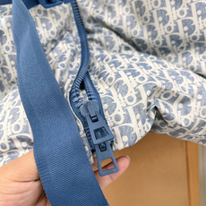 🆕Dior26秋冬Oblique老花收腰棉服,蓝白老花太绝了,经典Oblique满印老花自带复古轻奢氛围感 浅蓝底色温柔 🆕Dior26秋冬Oblique老花收腰棉服,蓝白老花太绝了,经典Oblique满印老花自带复古轻奢氛围感 浅蓝底色温柔