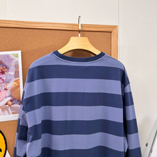 🆕MiuMiu蓝调宽条纹长长袖T恤,松弛感学院天花板💙原版开发的宽条纹打底太戳我!深浅雾霾蓝撞色条纹,低饱和配色温柔又复 🆕MiuMiu蓝调宽条纹长长袖T恤,松弛感学院天花板💙原版开发的宽条纹打底太戳我!深浅雾霾蓝撞色条纹,低饱和配色温柔又复