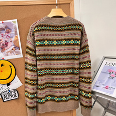 🆕MiuMiu复古费尔岛提花针织上衣,中古氛围感封神💛原版开发费尔岛提花毛衣太有味道啦! 经典民族风条纹+花朵钩花提花, 🆕MiuMiu复古费尔岛提花针织上衣,中古氛围感封神💛原版开发费尔岛提花毛衣太有味道啦! 经典民族风条纹+花朵钩花提花,