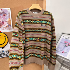 🆕MiuMiu复古费尔岛提花针织上衣,中古氛围感封神💛原版开发费尔岛提花毛衣太有味道啦! 经典民族风条纹+花朵钩花提花, 🆕MiuMiu复古费尔岛提花针织上衣,中古氛围感封神💛原版开发费尔岛提花毛衣太有味道啦! 经典民族风条纹+花朵钩花提花,