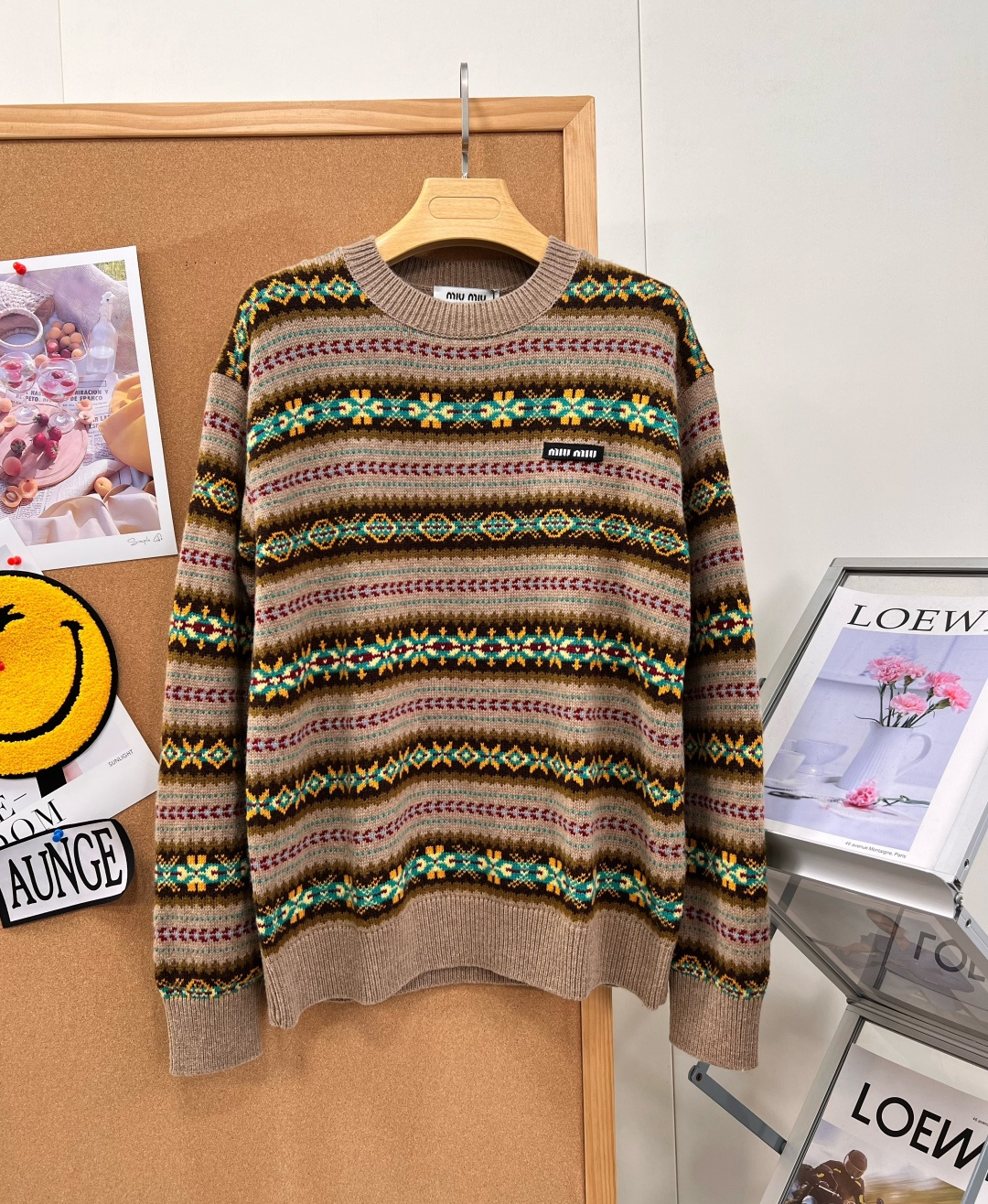 🆕MiuMiu复古费尔岛提花针织上衣，中古氛围感封神💛原版开发费尔岛提花毛衣太有味道啦！ 经典民族风条纹+花朵钩花提花，