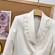 🆕Dior26秋冬新款奶白蕾丝羊毛真丝西装💌温柔贵气天花板,77%绵羊毛+23%桑蚕丝混纺面料太绝了 自带桑蚕丝细腻柔光 🆕Dior26秋冬新款奶白蕾丝羊毛真丝西装💌温柔贵气天花板,77%绵羊毛+23%桑蚕丝混纺面料太绝了 自带桑蚕丝细腻柔光