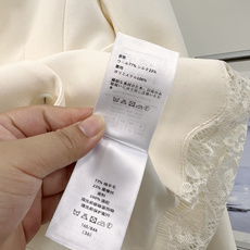 🆕Dior26秋冬新款奶白蕾丝羊毛真丝西装💌温柔贵气天花板,77%绵羊毛+23%桑蚕丝混纺面料太绝了 自带桑蚕丝细腻柔光 🆕Dior26秋冬新款奶白蕾丝羊毛真丝西装💌温柔贵气天花板,77%绵羊毛+23%桑蚕丝混纺面料太绝了 自带桑蚕丝细腻柔光