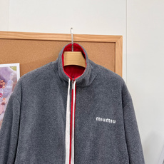 🆕MiuMiu 26秋冬新款 双面飞行员夹克|赵今麦同款,原版开发,正品级还原,对标官网细节,源自经典运动制服,双面穿结 🆕MiuMiu 26秋冬新款 双面飞行员夹克|赵今麦同款,原版开发,正品级还原,对标官网细节,源自经典运动制服,双面穿结