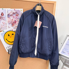 🆕MiuMiu 26秋冬新款 双面飞行员夹克|赵今麦同款,原版开发,正品级还原,对标官网细节,源自经典运动制服,双面穿结 🆕MiuMiu 26秋冬新款 双面飞行员夹克|赵今麦同款,原版开发,正品级还原,对标官网细节,源自经典运动制服,双面穿结