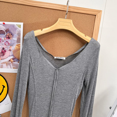 🆕MIU MIU纯色V领系带连衣裙,温柔纯欲天花板💭原版开发,还原原版剪裁细节,氛围感直接拉满 简约高级麻灰调,不挑皮, 🆕MIU MIU纯色V领系带连衣裙,温柔纯欲天花板💭原版开发,还原原版剪裁细节,氛围感直接拉满 简约高级麻灰调,不挑皮,