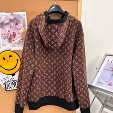 🆕Louis Vuitton25FW秋冬新款 MONOGRAM双面穿连帽开衫,羊毛针织的奢雅双面派,经典老花基因邂逅羊毛 🆕Louis Vuitton25FW秋冬新款 MONOGRAM双面穿连帽开衫,羊毛针织的奢雅双面派,经典老花基因邂逅羊毛