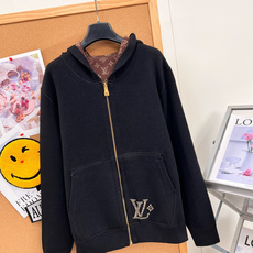 🆕Louis Vuitton25FW秋冬新款 MONOGRAM双面穿连帽开衫,羊毛针织的奢雅双面派,经典老花基因邂逅羊毛 🆕Louis Vuitton25FW秋冬新款 MONOGRAM双面穿连帽开衫,羊毛针织的奢雅双面派,经典老花基因邂逅羊毛