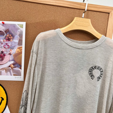 🆕Chrome hearts早秋封神美式高街梵文长袖|松弛感直接拉满🖤早秋第一件氛围感长袖T给我锁死这件! 经典马蹄梵文 🆕Chrome hearts早秋封神美式高街梵文长袖|松弛感直接拉满🖤早秋第一件氛围感长袖T给我锁死这件! 经典马蹄梵文