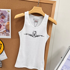 🆕🇰🇷 𝐔𝐫𝐛𝐚𝐧 𝐬𝐨𝐩𝐧𝐢𝐬𝐭𝐢𝐜𝐚𝐭𝐢𝐨𝐧26AW火柴人Kitty联名背心,甜酷少女本命内搭🤍 谁能拒绝软萌Kit 🆕🇰🇷 𝐔𝐫𝐛𝐚𝐧 𝐬𝐨𝐩𝐧𝐢𝐬𝐭𝐢𝐜𝐚𝐭𝐢𝐨𝐧26AW火柴人Kitty联名背心,甜酷少女本命内搭🤍 谁能拒绝软萌Kit