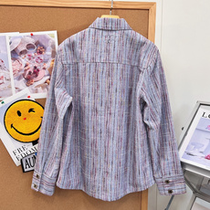 🆕CHANEL新款小香新款粗呢花衬衫式外套,采用混纺色织粗纺花呢面料,平纹色织彩条格肌理织造,纱线混色交织形成自然杂色肌 🆕CHANEL新款小香新款粗呢花衬衫式外套,采用混纺色织粗纺花呢面料,平纹色织彩条格肌理织造,纱线混色交织形成自然杂色肌