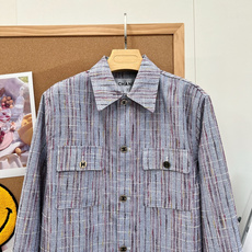 🆕CHANEL新款小香新款粗呢花衬衫式外套,采用混纺色织粗纺花呢面料,平纹色织彩条格肌理织造,纱线混色交织形成自然杂色肌 🆕CHANEL新款小香新款粗呢花衬衫式外套,采用混纺色织粗纺花呢面料,平纹色织彩条格肌理织造,纱线混色交织形成自然杂色肌