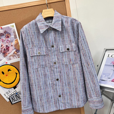 🆕CHANEL新款小香新款粗呢花衬衫式外套,采用混纺色织粗纺花呢面料,平纹色织彩条格肌理织造,纱线混色交织形成自然杂色肌 🆕CHANEL新款小香新款粗呢花衬衫式外套,采用混纺色织粗纺花呢面料,平纹色织彩条格肌理织造,纱线混色交织形成自然杂色肌