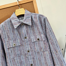 🆕CHANEL新款小香新款粗呢花衬衫式外套,采用混纺色织粗纺花呢面料,平纹色织彩条格肌理织造,纱线混色交织形成自然杂色肌 🆕CHANEL新款小香新款粗呢花衬衫式外套,采用混纺色织粗纺花呢面料,平纹色织彩条格肌理织造,纱线混色交织形成自然杂色肌