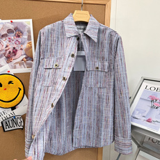 🆕CHANEL新款小香新款粗呢花衬衫式外套,采用混纺色织粗纺花呢面料,平纹色织彩条格肌理织造,纱线混色交织形成自然杂色肌 🆕CHANEL新款小香新款粗呢花衬衫式外套,采用混纺色织粗纺花呢面料,平纹色织彩条格肌理织造,纱线混色交织形成自然杂色肌