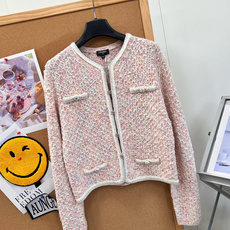 🆕CHANEL小香风粉杂纱编织针织开衫,甄选混色杂纱针织面料,粉白彩纱交织,肌理丰富立体,软糯透气,区别传统硬挺粗花呢, 🆕CHANEL小香风粉杂纱编织针织开衫,甄选混色杂纱针织面料,粉白彩纱交织,肌理丰富立体,软糯透气,区别传统硬挺粗花呢,