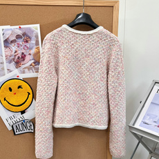 🆕CHANEL小香风粉杂纱编织针织开衫,甄选混色杂纱针织面料,粉白彩纱交织,肌理丰富立体,软糯透气,区别传统硬挺粗花呢, 🆕CHANEL小香风粉杂纱编织针织开衫,甄选混色杂纱针织面料,粉白彩纱交织,肌理丰富立体,软糯透气,区别传统硬挺粗花呢,