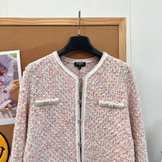 🆕CHANEL小香风粉杂纱编织针织开衫,甄选混色杂纱针织面料,粉白彩纱交织,肌理丰富立体,软糯透气,区别传统硬挺粗花呢, 🆕CHANEL小香风粉杂纱编织针织开衫,甄选混色杂纱针织面料,粉白彩纱交织,肌理丰富立体,软糯透气,区别传统硬挺粗花呢,