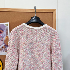 🆕CHANEL小香风粉杂纱编织针织开衫,甄选混色杂纱针织面料,粉白彩纱交织,肌理丰富立体,软糯透气,区别传统硬挺粗花呢, 🆕CHANEL小香风粉杂纱编织针织开衫,甄选混色杂纱针织面料,粉白彩纱交织,肌理丰富立体,软糯透气,区别传统硬挺粗花呢,
