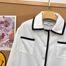 🆕CHANEL小香新款撞色翻领口袋外套,甄选100%全棉梭织面料,经预缩定型后整理,布面肌理清晰,兼具挺括度与垂坠悬感, 🆕CHANEL小香新款撞色翻领口袋外套,甄选100%全棉梭织面料,经预缩定型后整理,布面肌理清晰,兼具挺括度与垂坠悬感,