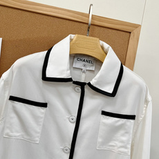 🆕CHANEL小香新款撞色翻领口袋外套,甄选100%全棉梭织面料,经预缩定型后整理,布面肌理清晰,兼具挺括度与垂坠悬感, 🆕CHANEL小香新款撞色翻领口袋外套,甄选100%全棉梭织面料,经预缩定型后整理,布面肌理清晰,兼具挺括度与垂坠悬感,