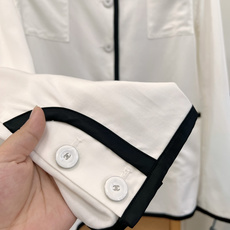 🆕CHANEL小香新款撞色翻领口袋外套,甄选100%全棉梭织面料,经预缩定型后整理,布面肌理清晰,兼具挺括度与垂坠悬感, 🆕CHANEL小香新款撞色翻领口袋外套,甄选100%全棉梭织面料,经预缩定型后整理,布面肌理清晰,兼具挺括度与垂坠悬感,