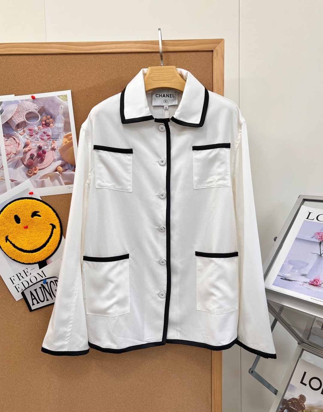 🆕CHANEL小香新款撞色翻领口袋外套，甄选100%全棉梭织面料，经预缩定型后整理，布面肌理清晰，兼具挺括度与垂坠悬感，