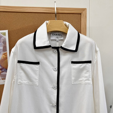 🆕CHANEL小香新款撞色翻领口袋外套,甄选100%全棉梭织面料,经预缩定型后整理,布面肌理清晰,兼具挺括度与垂坠悬感, 🆕CHANEL小香新款撞色翻领口袋外套,甄选100%全棉梭织面料,经预缩定型后整理,布面肌理清晰,兼具挺括度与垂坠悬感,