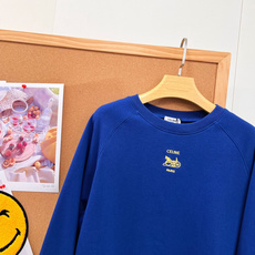 🆕Celine26秋冬新款圆领卫衣,经典马车徽标刺绣,延续品牌法式极简美学,精选100%棉毛圈面料,软糯亲肤,拥有恰到好 🆕Celine26秋冬新款圆领卫衣,经典马车徽标刺绣,延续品牌法式极简美学,精选100%棉毛圈面料,软糯亲肤,拥有恰到好