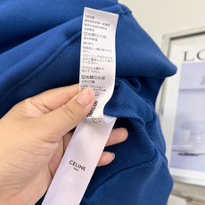 🆕Celine26秋冬新款圆领卫衣,经典马车徽标刺绣,延续品牌法式极简美学,精选100%棉毛圈面料,软糯亲肤,拥有恰到好 🆕Celine26秋冬新款圆领卫衣,经典马车徽标刺绣,延续品牌法式极简美学,精选100%棉毛圈面料,软糯亲肤,拥有恰到好