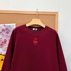 🆕Celine26秋冬新款圆领卫衣,经典马车徽标刺绣,延续品牌法式极简美学,精选100%棉毛圈面料,软糯亲肤,拥有恰到好 🆕Celine26秋冬新款圆领卫衣,经典马车徽标刺绣,延续品牌法式极简美学,精选100%棉毛圈面料,软糯亲肤,拥有恰到好