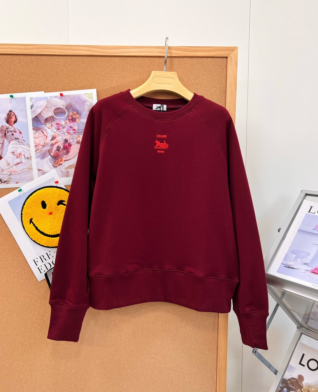 🆕Celine26秋冬新款圆领卫衣，经典马车徽标刺绣，延续品牌法式极简美学，精选100%棉毛圈面料，软糯亲肤，拥有恰到好