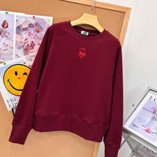 🆕Celine26秋冬新款圆领卫衣,经典马车徽标刺绣,延续品牌法式极简美学,精选100%棉毛圈面料,软糯亲肤,拥有恰到好 🆕Celine26秋冬新款圆领卫衣,经典马车徽标刺绣,延续品牌法式极简美学,精选100%棉毛圈面料,软糯亲肤,拥有恰到好