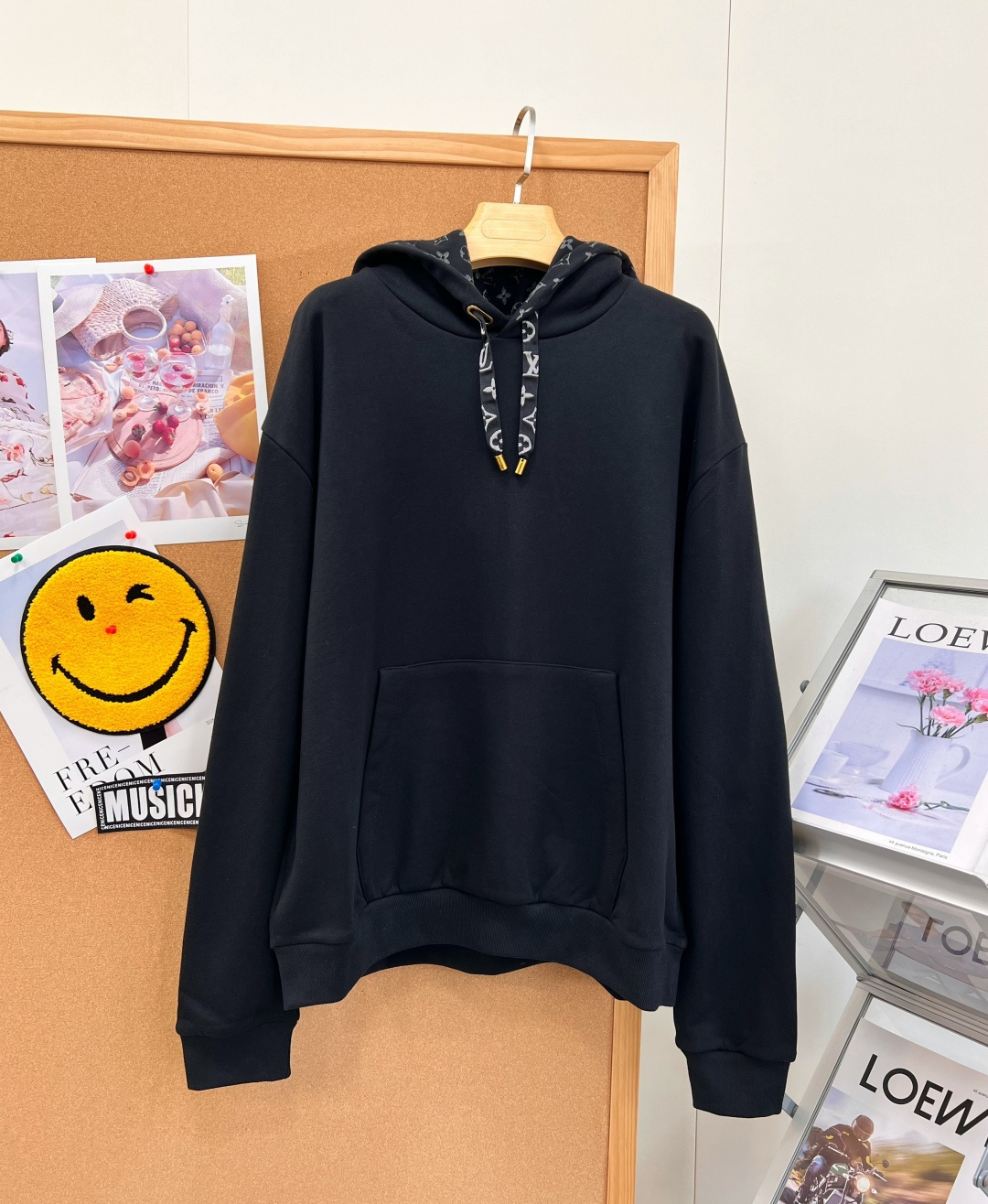 🆕LOUIS VUITTON老花内衬花绳连帽卫衣，低调暗藏巧思的奢感单品，原版开发｜380g高克重纯棉毛圈料，重磅双纱针