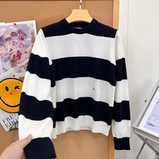 🆕DIOR26新款条纹圆领羊毛针织衫,温柔氛围感天花板,100%纯羊毛面料🥛软糯细腻,上手自带柔光质感,两个配色直接戳中 🆕DIOR26新款条纹圆领羊毛针织衫,温柔氛围感天花板,100%纯羊毛面料🥛软糯细腻,上手自带柔光质感,两个配色直接戳中
