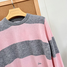 🆕DIOR26新款条纹圆领羊毛针织衫,温柔氛围感天花板,100%纯羊毛面料🥛软糯细腻,上手自带柔光质感,两个配色直接戳中 🆕DIOR26新款条纹圆领羊毛针织衫,温柔氛围感天花板,100%纯羊毛面料🥛软糯细腻,上手自带柔光质感,两个配色直接戳中