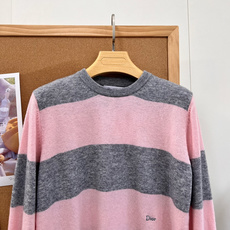 🆕DIOR26新款条纹圆领羊毛针织衫,温柔氛围感天花板,100%纯羊毛面料🥛软糯细腻,上手自带柔光质感,两个配色直接戳中 🆕DIOR26新款条纹圆领羊毛针织衫,温柔氛围感天花板,100%纯羊毛面料🥛软糯细腻,上手自带柔光质感,两个配色直接戳中