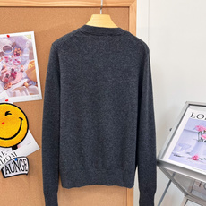 🆕Acne Studios经典羊毛针织开衫,两色上新,永不过时的基础圆领款,北欧松弛感拿捏住!胸口小巧刺绣logo,简约 🆕Acne Studios经典羊毛针织开衫,两色上新,永不过时的基础圆领款,北欧松弛感拿捏住!胸口小巧刺绣logo,简约