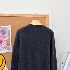 🆕Acne Studios经典羊毛针织开衫,两色上新,永不过时的基础圆领款,北欧松弛感拿捏住!胸口小巧刺绣logo,简约 🆕Acne Studios经典羊毛针织开衫,两色上新,永不过时的基础圆领款,北欧松弛感拿捏住!胸口小巧刺绣logo,简约