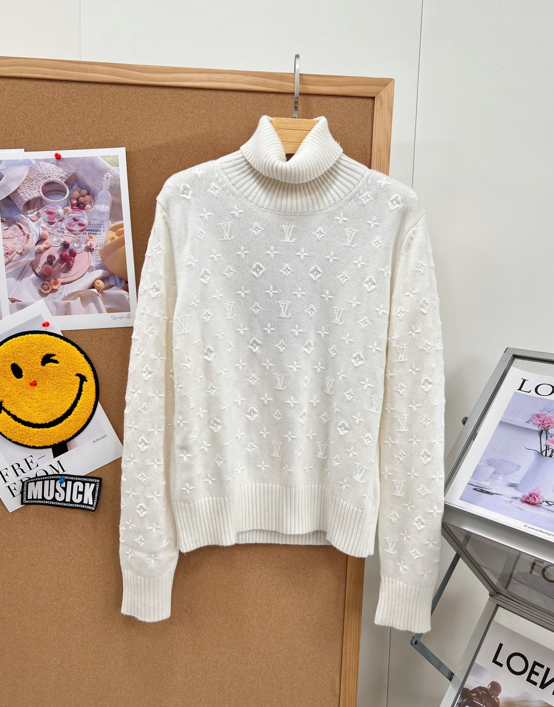 🆕LOUIS VUITTON26新款高领针织毛衣｜重工满幅立体提花✨ 原版开发！秋冬贵气内搭天花板，三色齐发 整件满铺立