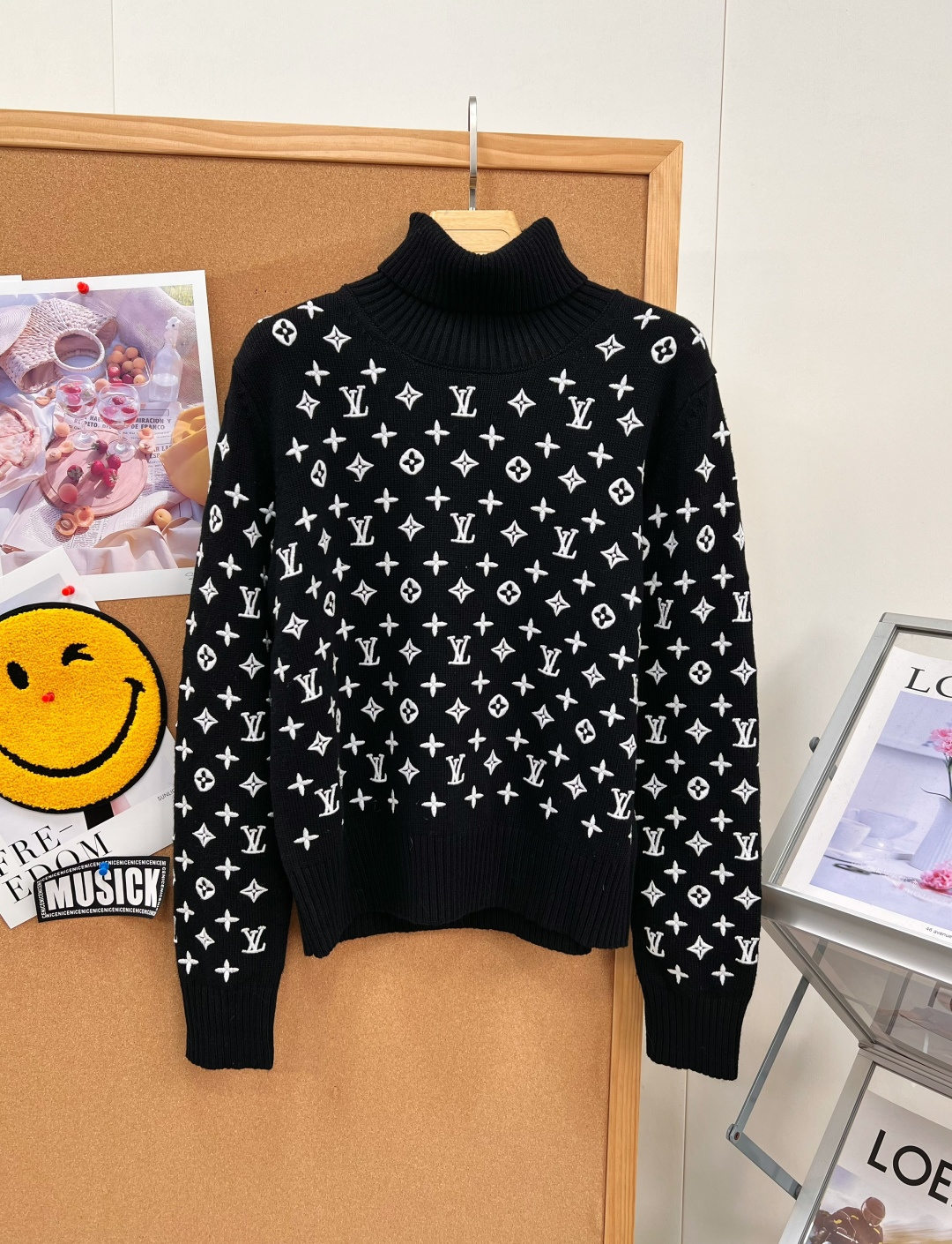🆕LOUIS VUITTON26新款高领针织毛衣｜重工满幅立体提花✨ 原版开发！秋冬贵气内搭天花板，三色齐发 整件满铺立